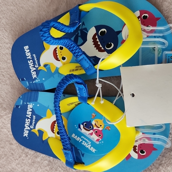 Toddler boy Baby Shark Flip Flops Brand New - Picture 10 of 10